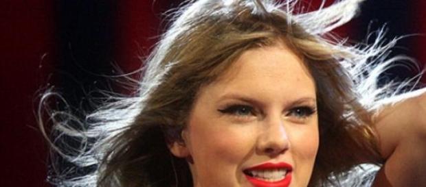 Taylor Swift 2012 bei einem Auftritt in Sidney. Taylor Swift 2012 bei einem Auftritt in Sidney.