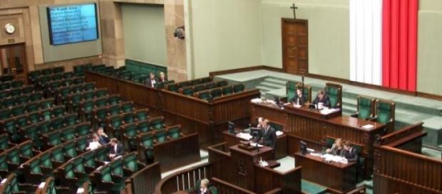 Tragedia smoleńska wciąż dzieli polityków Tragedia smoleńska wciąż dzieli polityków