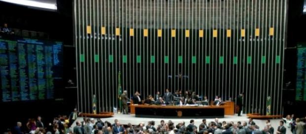 Câmara volta atrás após pressão da sociedade Câmara volta atrás após pressão da sociedade