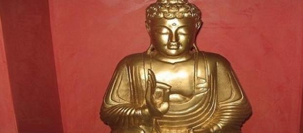 Estatua común de un Buda de bronce Estatua común de un Buda de bronce