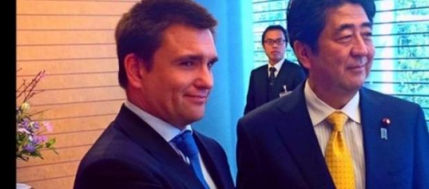 Klimkin, Abe e as gravatas azul e amarela Klimkin, Abe e as gravatas azul e amarela