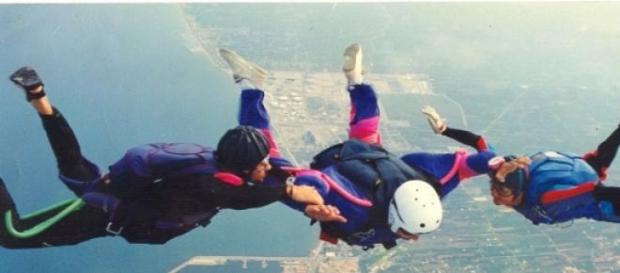 La caída libre permite a veces hacer acrobacias La caída libre permite a veces hacer acrobacias