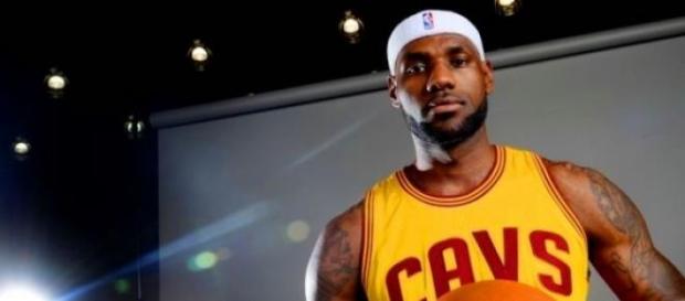 O "King" LeBron James atinge mais dois records O "King" LeBron James atinge mais dois records