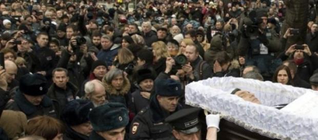 Multidão acompanhou funeral de Nemtsov Multidão acompanhou funeral de Nemtsov
