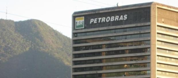 Petrobras é alvo de corrupção. Petrobras é alvo de corrupção.