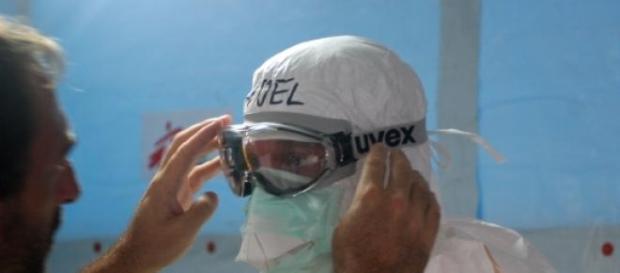 Teste de vacina contra o ebola é iniciado Teste de vacina contra o ebola é iniciado