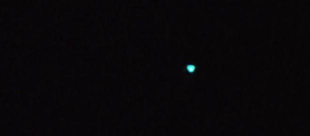 Ufo sigariforme nei pressi di Venere. Ufo sigariforme nei pressi di Venere.