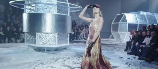 Un décor cosmique pour le défilé de la marque H&M. Un décor cosmique pour le défilé de la marque H&M.