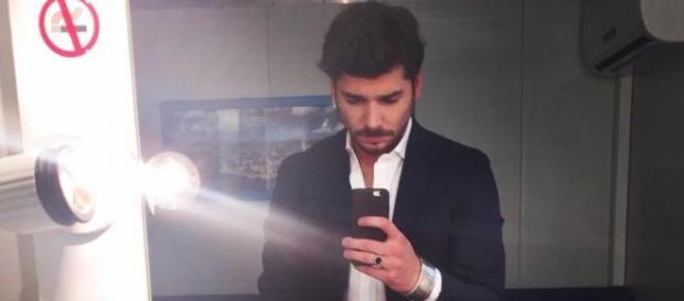 Andrea su canale 5, Valentina si commuove Andrea su canale 5, Valentina si commuove