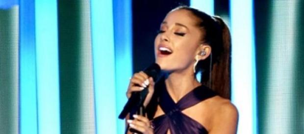 Ariana Grande cantando Adore Ariana Grande cantando Adore