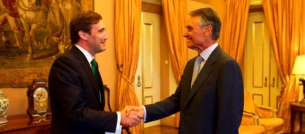 Cavaco pressionado a demitir Passos Cavaco pressionado a demitir Passos