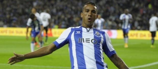 Danilo é reforço merengue para 2015/2016 Danilo é reforço merengue para 2015/2016