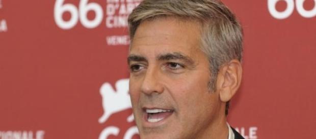 George Clooney tiene problemas con su matrimonio. George Clooney tiene problemas con su matrimonio.