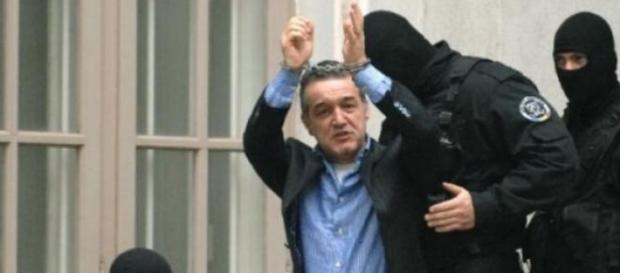 Gigi Becali, detinut politic ? Gigi Becali, detinut politic ?