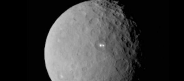 Dawn va cerceta punctele luminoase de pe Ceres Dawn va cerceta punctele luminoase de pe Ceres