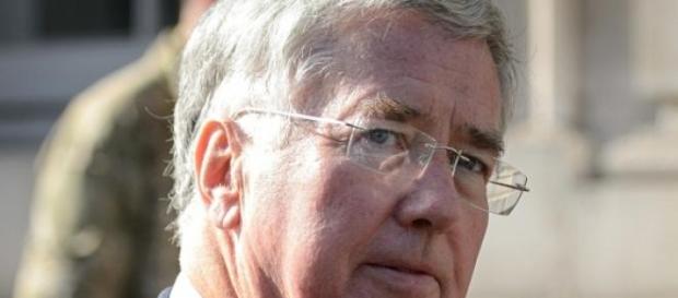 Michael Fallon, secretarul Apararii din UK Michael Fallon, secretarul Apararii din UK