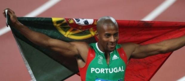 Nelson Évora bateu toda a concorrência em Praga Nelson Évora bateu toda a concorrência em Praga