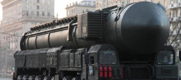 Racheta nucleara ruseasca pe platforma mobila Racheta nucleara ruseasca pe platforma mobila