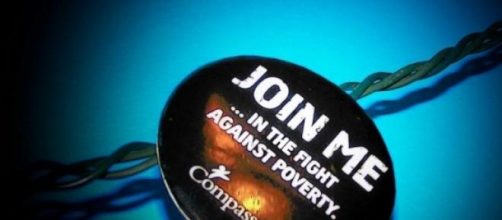 Badge asking the public to help fight poverty