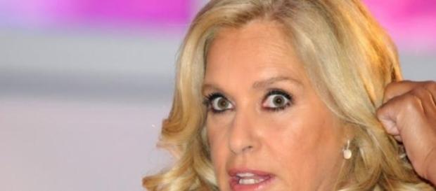 A apresentadora não conseguiu parar de rir A apresentadora não conseguiu parar de rir