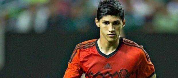 Alan Pulido con el Tri rumbo al Mundial 2014 Alan Pulido con el Tri rumbo al Mundial 2014