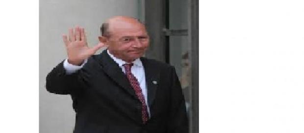 Basescu face declaratii la sediul PMP Basescu face declaratii la sediul PMP