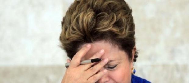 Dilma é vaiada durante pronunciamento em todo país Dilma é vaiada durante pronunciamento em todo país
