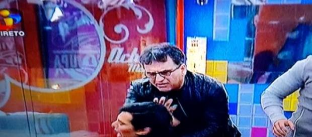 Momento da agressão de Zezé a Castelo Branco. Momento da agressão de Zezé a Castelo Branco.