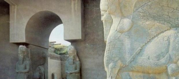 Palasttor in der Ausgrabungsstätte von Nimrud. Palasttor in der Ausgrabungsstätte von Nimrud.