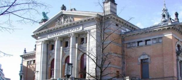 Teatro Nacional Norueguês, em Oslo. Teatro Nacional Norueguês, em Oslo.