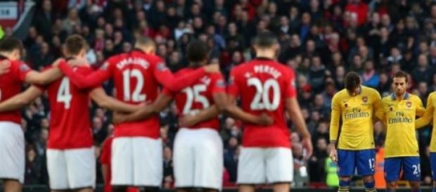 Van Persie misses out as Giroud takes his place Van Persie misses out as Giroud takes his place