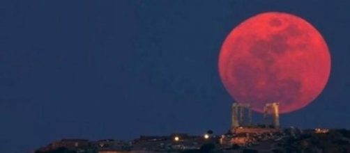 Eclissi di luna rossa: 4 aprile 2015