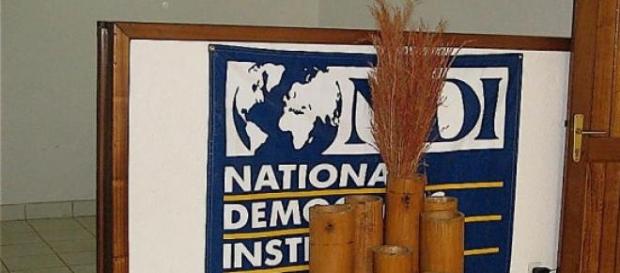 L'Institut supervise les élections démocratiques. L'Institut supervise les élections démocratiques.