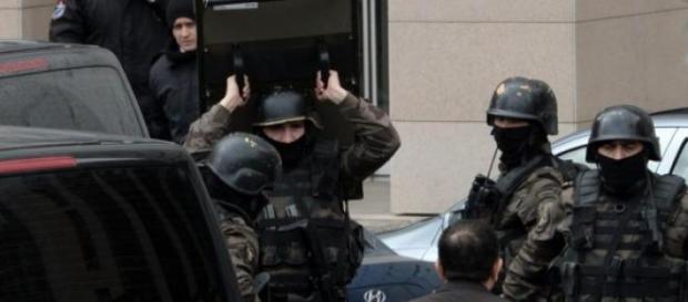 La prise d'otages a mal tourné à Istanbul. La prise d'otages a mal tourné à Istanbul.