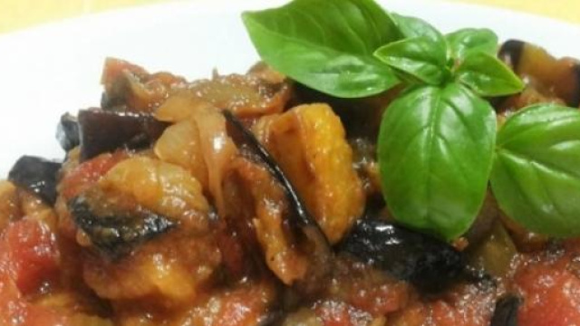 Men&ugrave; di Pasqua Veg, caponata di melanzane