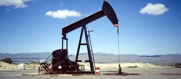 Extracção de petróleo em terra Extracção de petróleo em terra