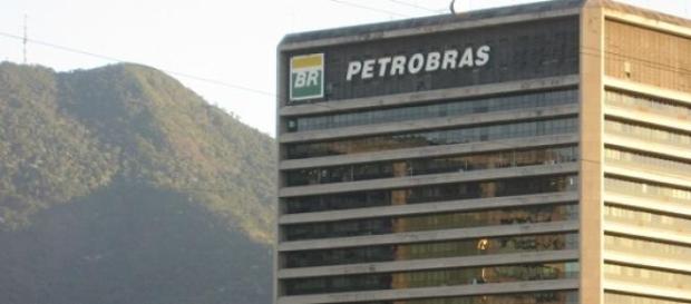 Foto da fachada de prédio da Petrobrás Foto da fachada de prédio da Petrobrás