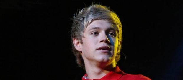 Niall Horan sufre una caída en un campo de golf. Niall Horan sufre una caída en un campo de golf.