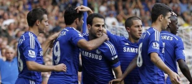 O Chelsea joga este domingo contra o QPR. O Chelsea joga este domingo contra o QPR.