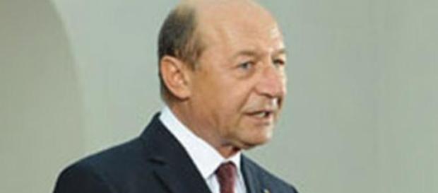 Traian Basescu stie cand sa atace Traian Basescu stie cand sa atace