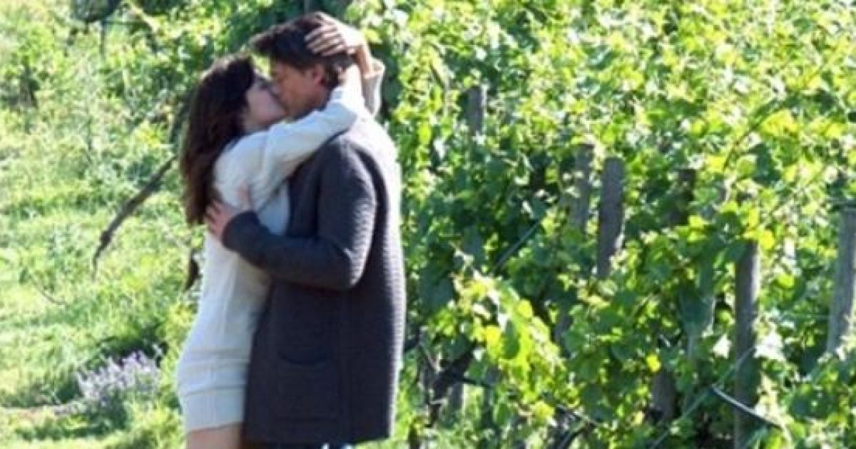 Replica Le tre rose di Eva del 10/4 informazioni Video Mediaset, come e dove vederla Replica Le tre rose di Eva del 10/4 informazioni Video Mediaset, come e dove vederla