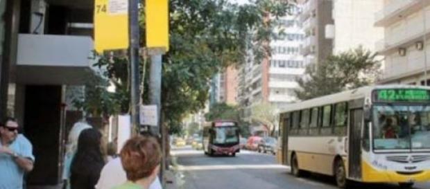Colectivo de Autobuses Santa Fe en Av. Colón Colectivo de Autobuses Santa Fe en Av. Colón