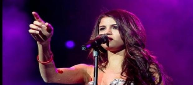 Heiß, heißer, Selena Gomez. Heiß, heißer, Selena Gomez.