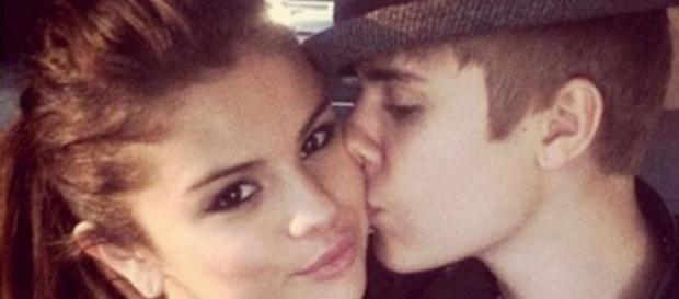 Justin Bieber quer encontrar-se com Selena Gomez. Justin Bieber quer encontrar-se com Selena Gomez.