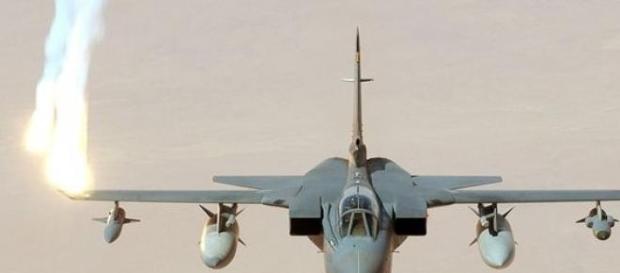 Myśliwce Tornado atakujące rebeliantów Myśliwce Tornado atakujące rebeliantów