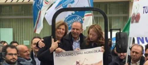 Poli Bortone, Schittulli e Meloni in piazza a Bari