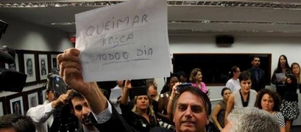 Deputado é tema de debates em redes sociais Deputado é tema de debates em redes sociais