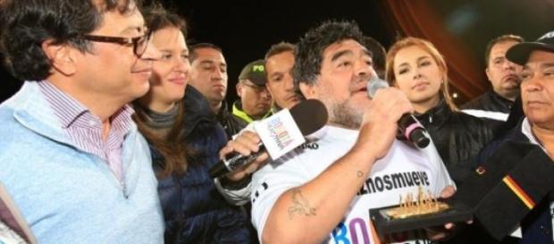 Maradona antes do início do jogo Maradona antes do início do jogo