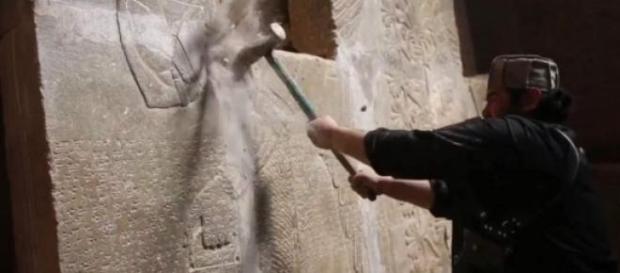 Militantes do Estado Islâmico destruiram Nimrud Militantes do Estado Islâmico destruiram Nimrud