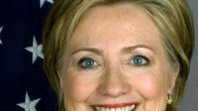  Hillary Clinton annuncia la sua candidatura.